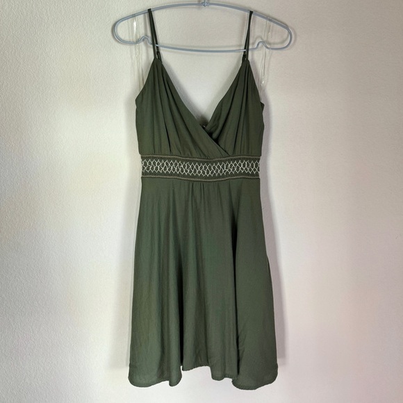 Trixxi Dresses & Skirts - Trixxi embroidered sundress